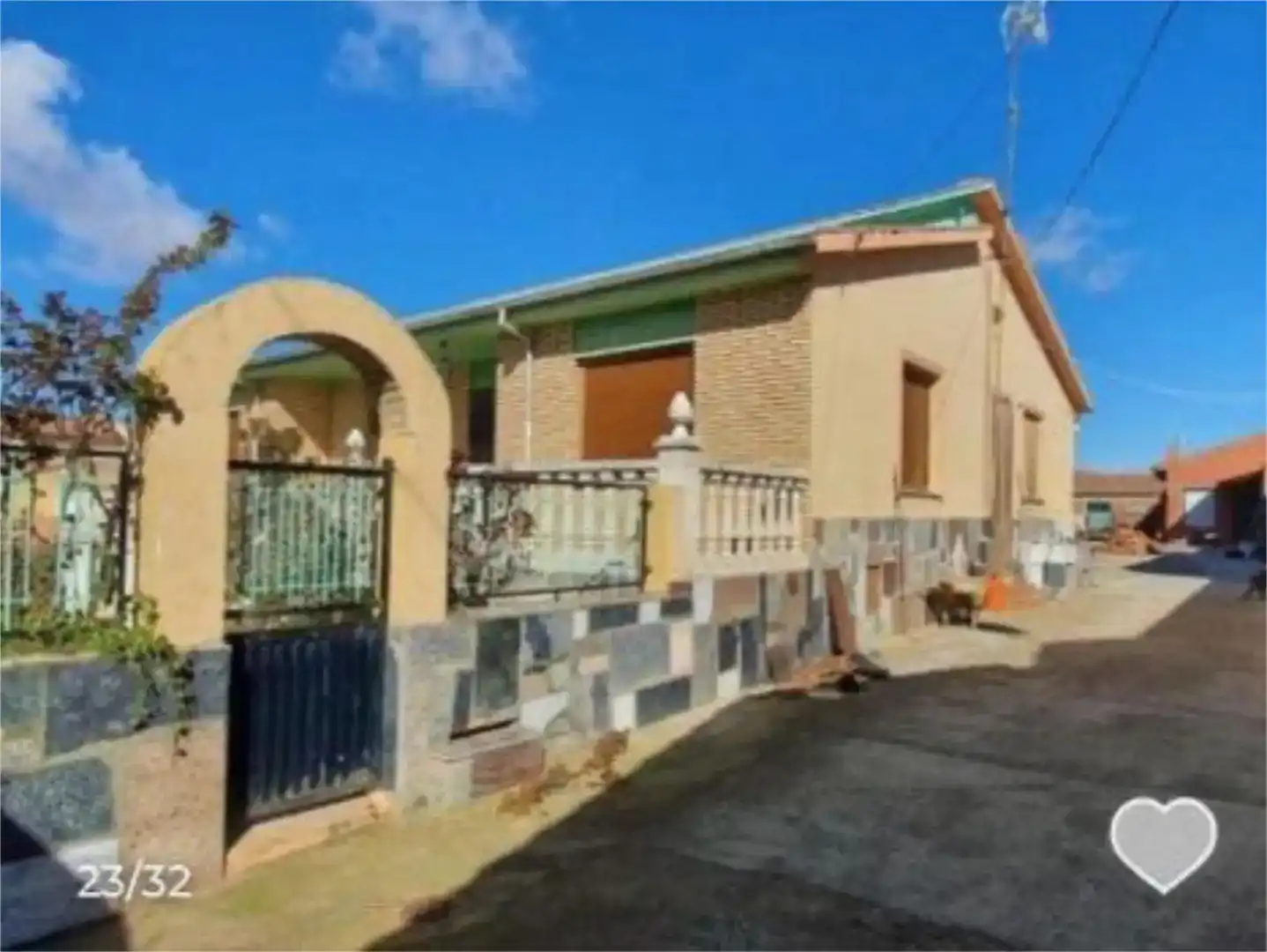 Vista exterior de Casa o xalet en venda en Gordoncillo amb Jardí privat