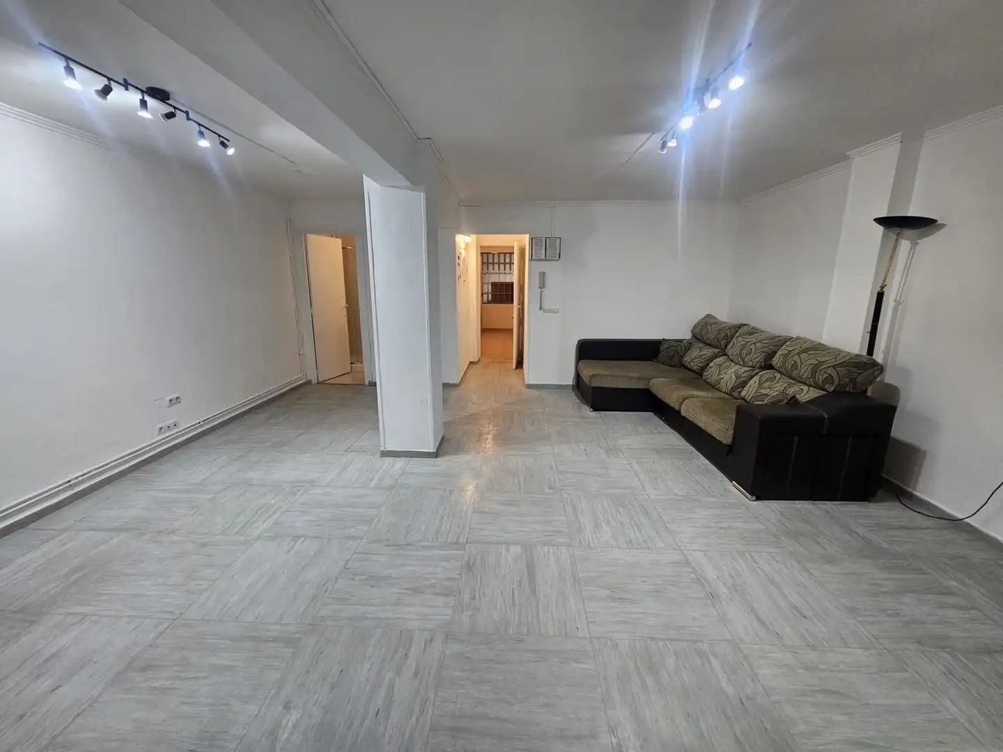 Ground floor for sale in Alicante / Alacant  with Air Conditioner