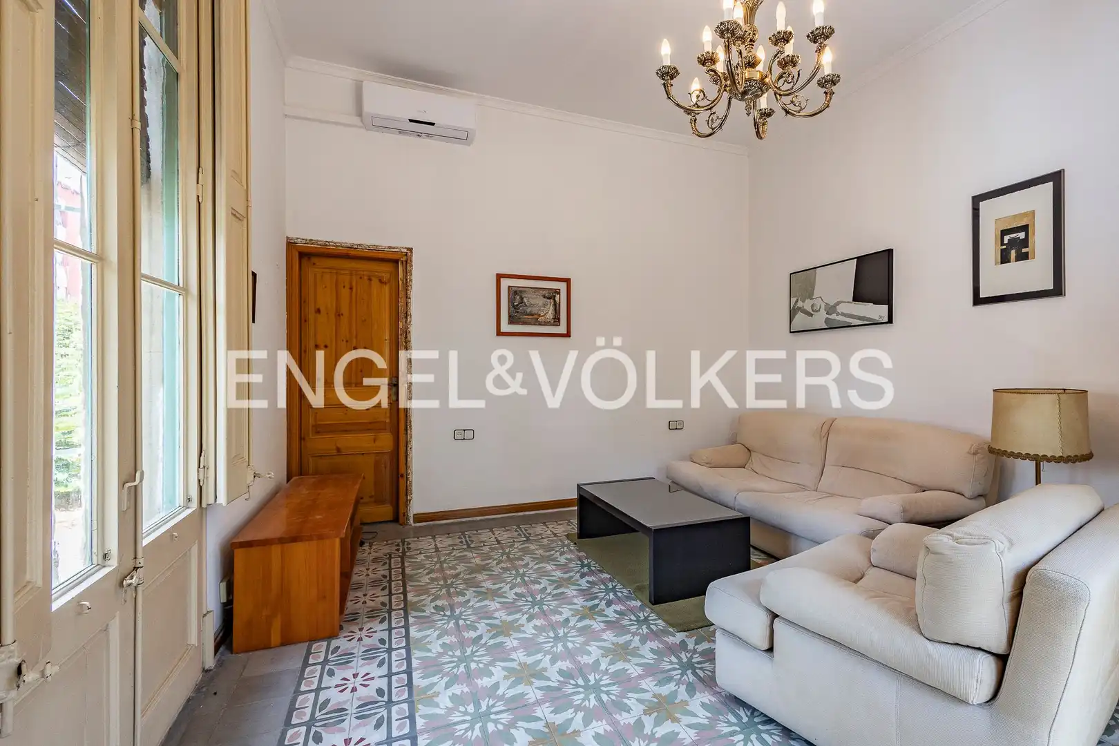 Sala de estar de Casa o chalet en venta en Sant Boi de Llobregat con Aire acondicionado, Calefacción y Jardín privado