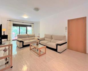 Living room of Flat for sale in Benicasim / Benicàssim  with Air Conditioner, Terrace and Balcony