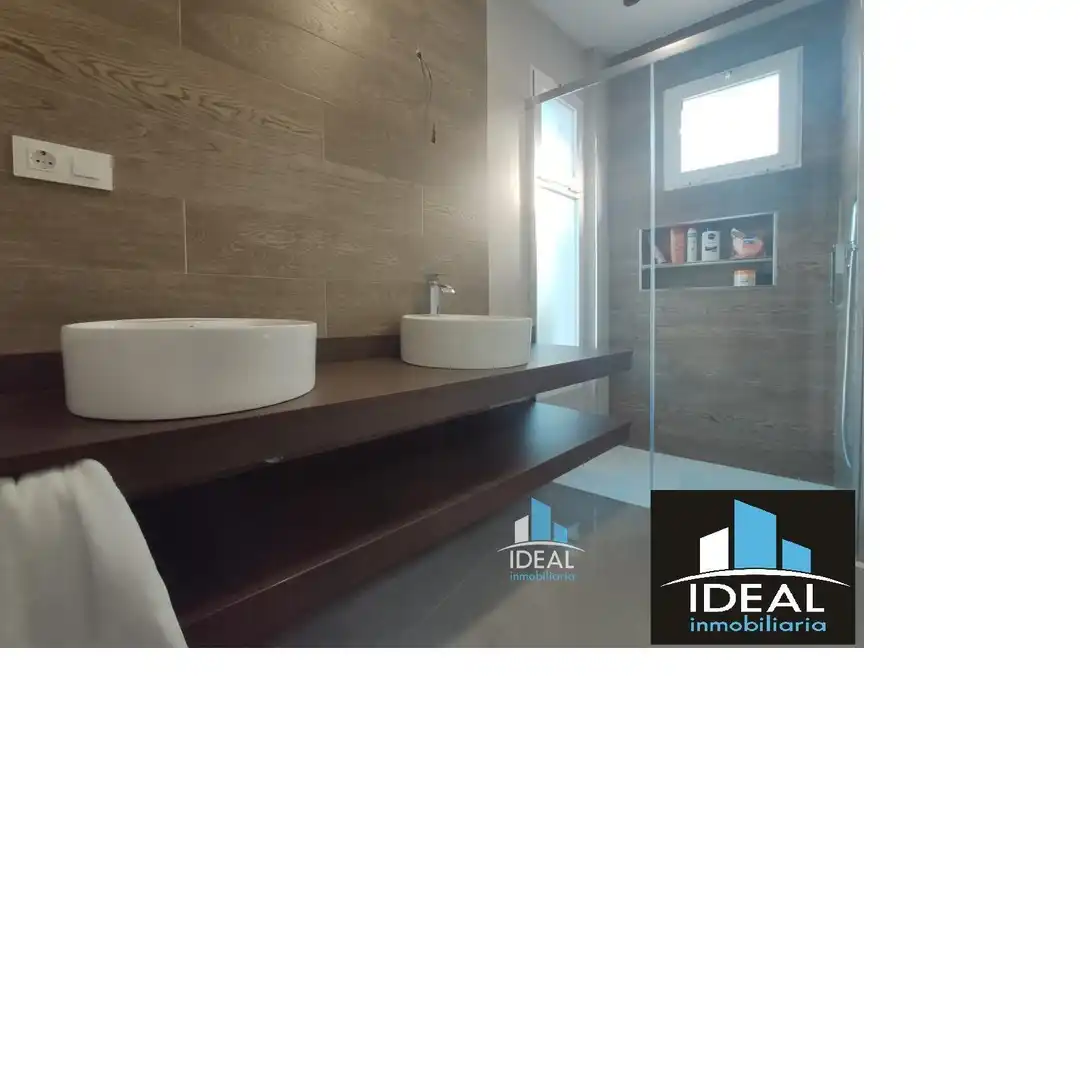 Baño de Casa adosada en venta en Villanueva de la Serena con Aire acondicionado, Calefacción y Terraza