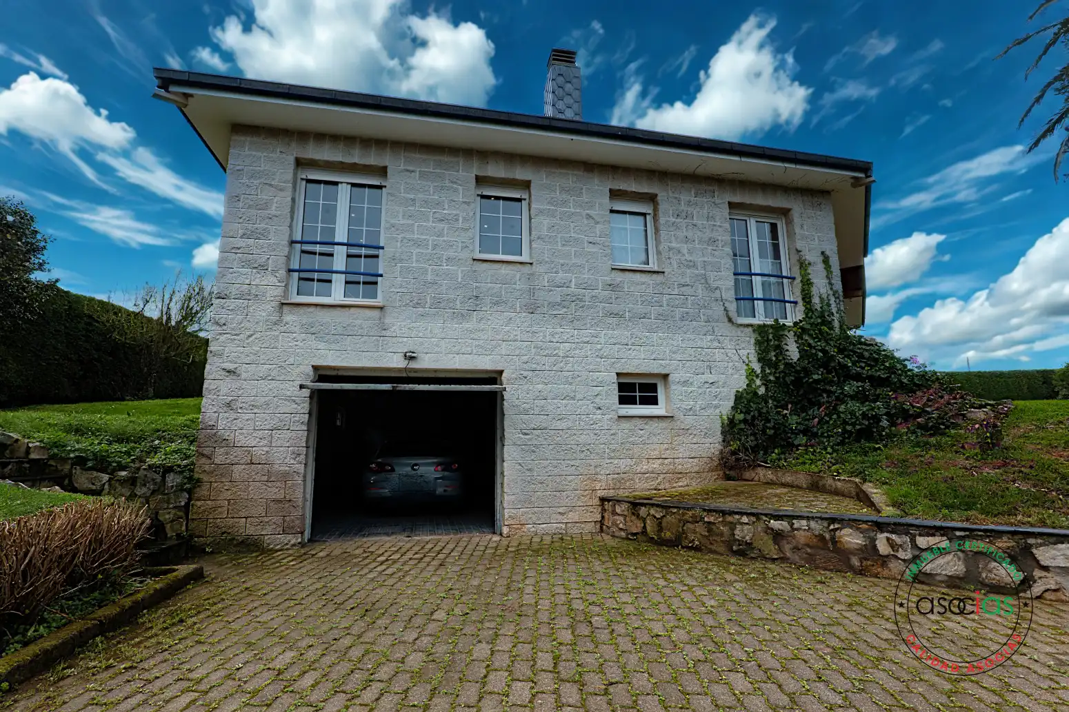 Vista exterior de Casa o xalet en venda en Navia amb Calefacció i Terrassa