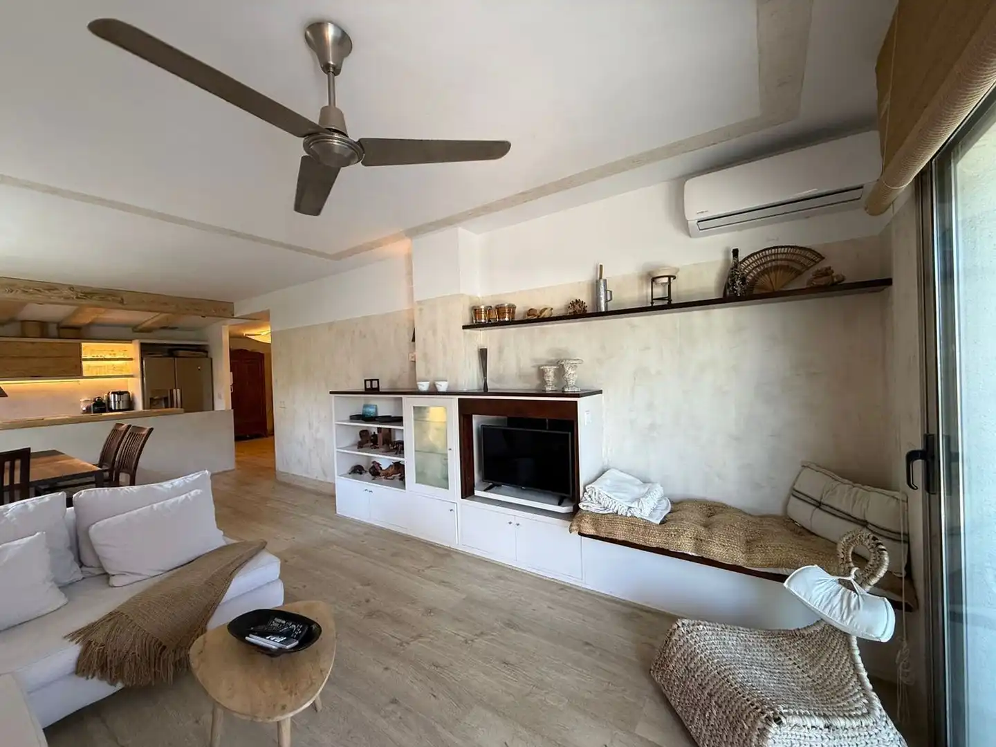 Living room of Flat for rent in Castell d'Aro, Platja d'Aro i s'Agaró  with Air Conditioner, Private garden and Terrace