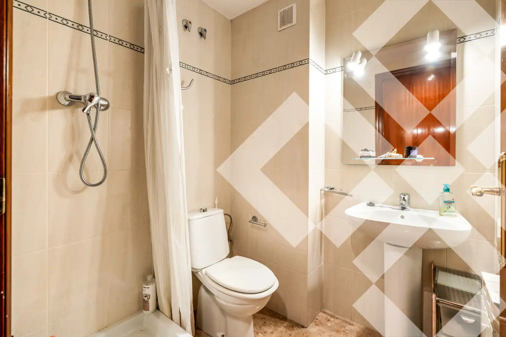 Baño de Piso en venta en Cerdanyola del Vallès con Aire acondicionado, Calefacción y Amueblado
