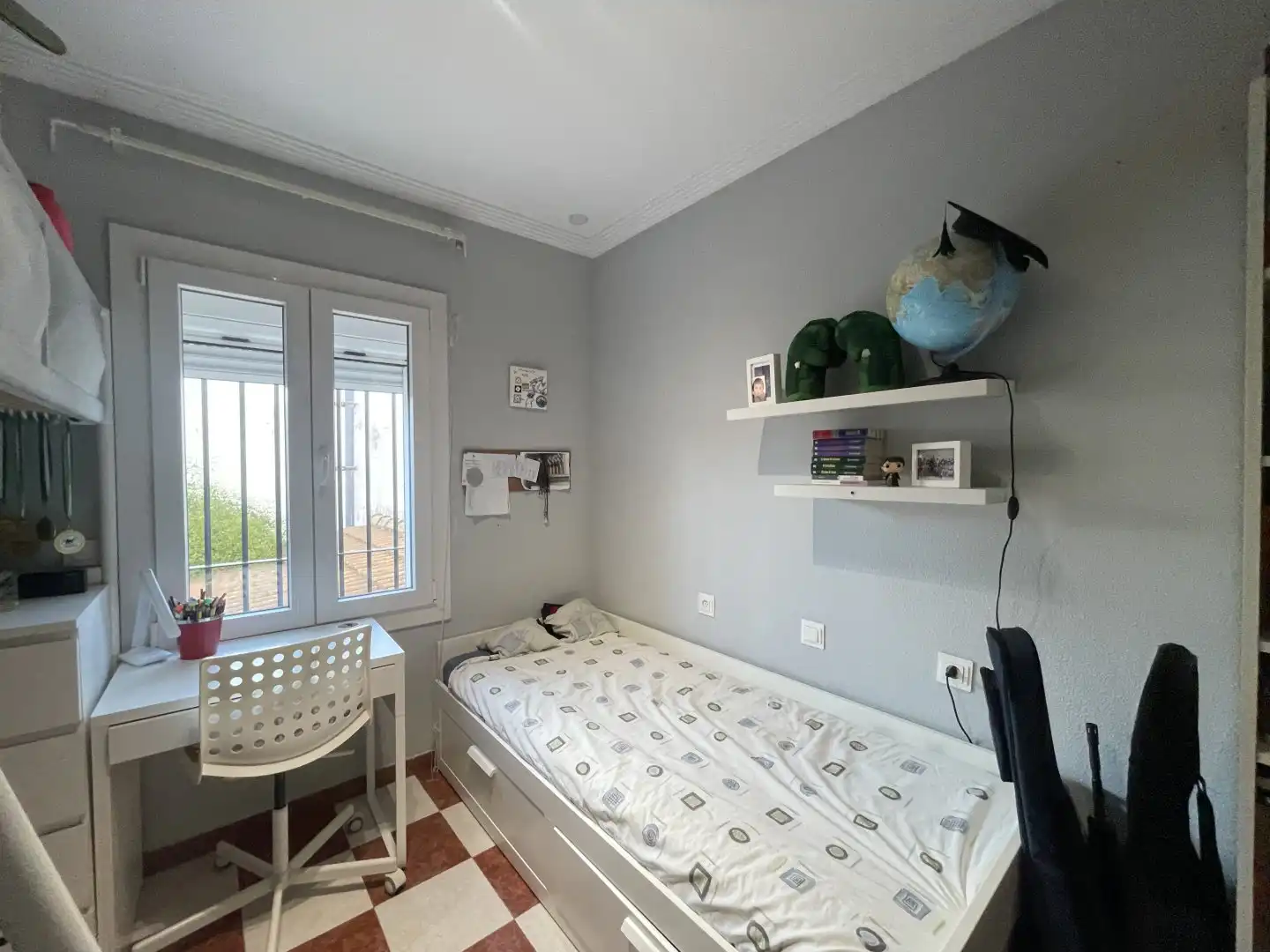 Schlafzimmer von Einfamilien-Reihenhaus zum Verkauf in Gines mit Klimaanlage, Heizung und Abstellraum
