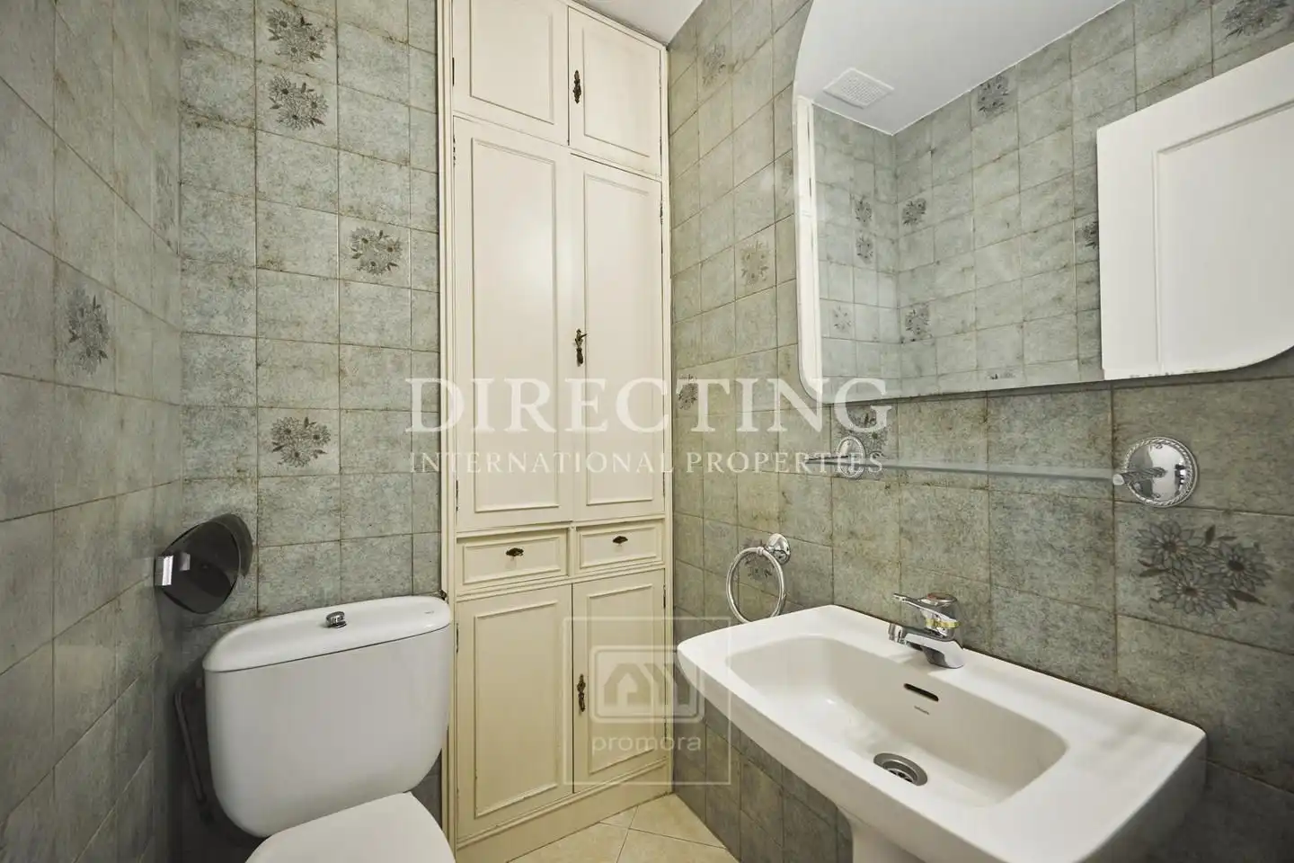 Bathroom of Flat for sale in Madrid  with Air Conditioner, Heating and Parquet flooring