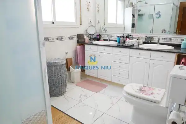 Badezimmer von Haus oder Chalet zum Verkauf in Maçanet de la Selva mit Heizung, Privatgarten und Schwimmbad