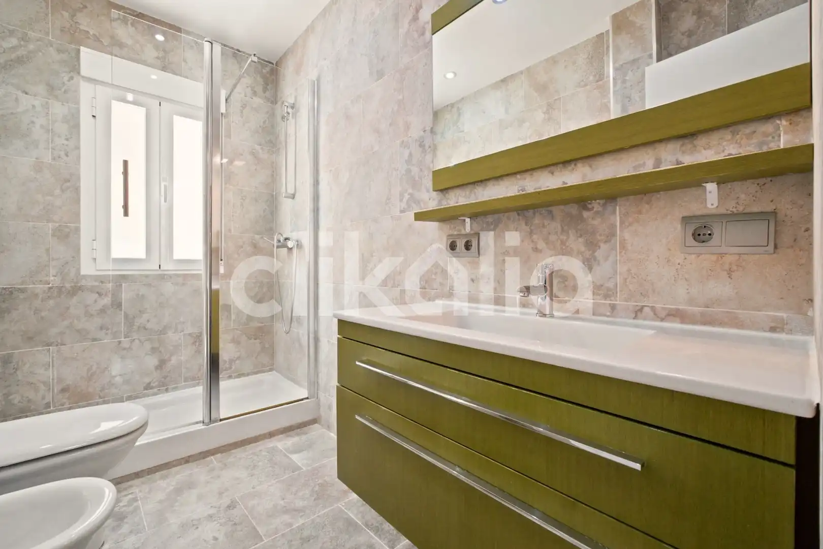 Baño de Piso de alquiler en Madrid con Aire acondicionado, Calefacción y Terraza