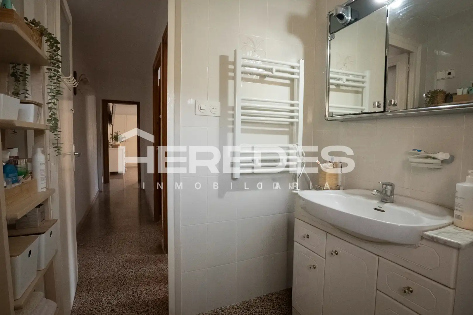 Dormitori de Casa o xalet en venda en Torrelles de Llobregat amb Jardí privat, Terrassa i Moblat