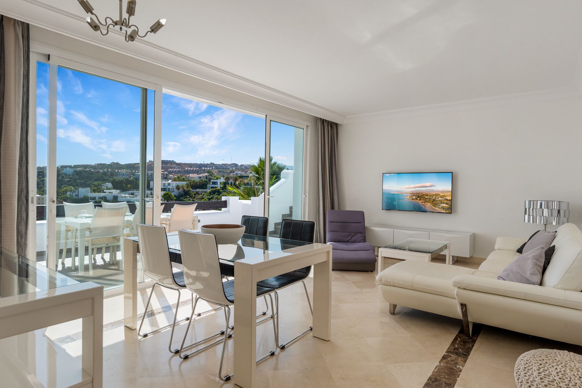 Living room of Attic for sale in Benahavís  with Air Conditioner, Terrace and Storage room