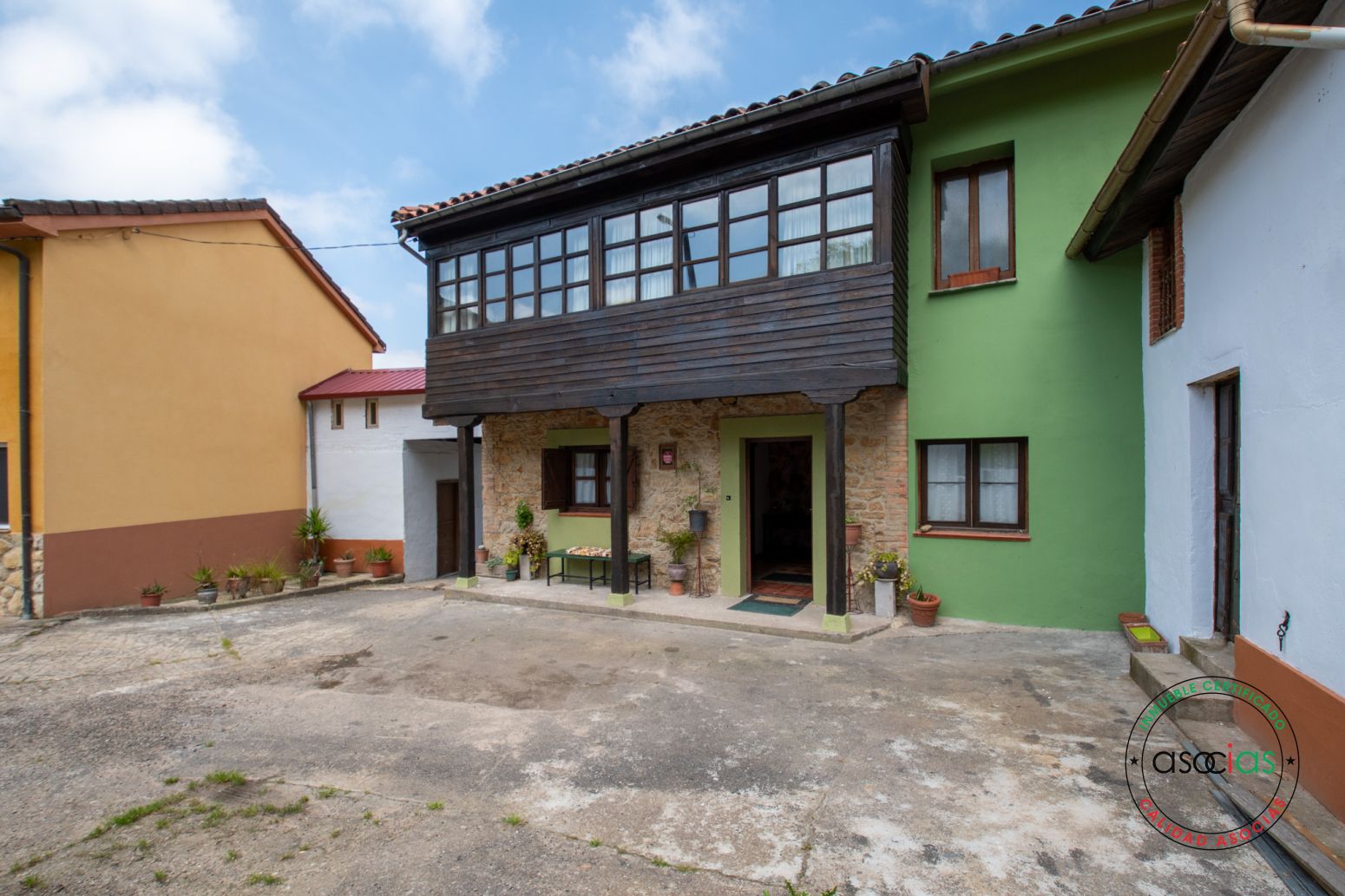Vista exterior de Casa o xalet en venda en Siero amb Calefacció, Jardí privat i Terrassa