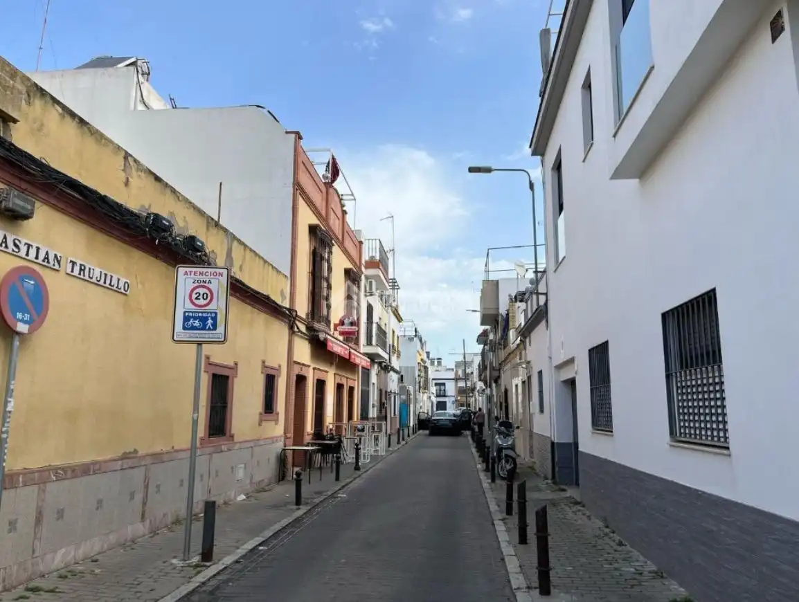 Vista exterior de Piso en venta en Sevilla