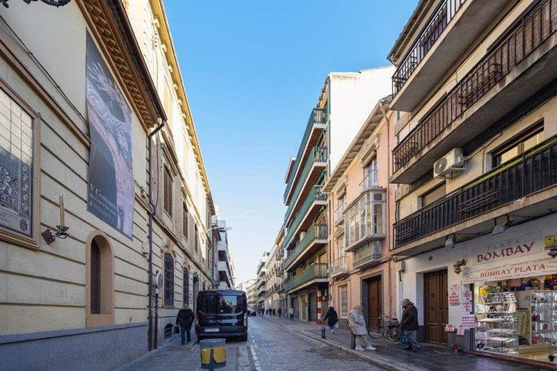 Vista exterior de Pis en venda en  Granada Capital amb Calefacció, Terrassa i Forn