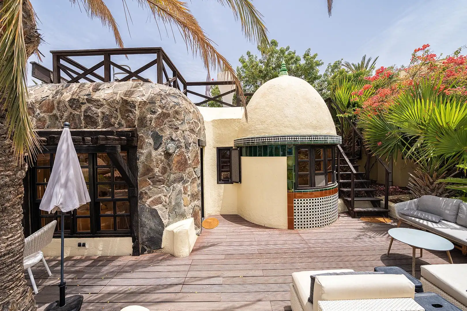 Vista exterior de Casa o chalet en venta en San Bartolomé de Tirajana con Jardín privado, Terraza y Piscina comunitaria