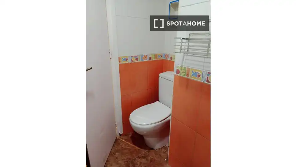 Bathroom of Flat for share in Badalona  with Air Conditioner, Terrace and Furnished