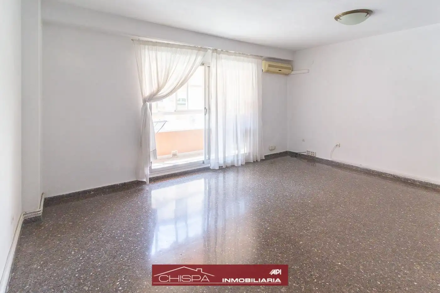 Piso en venta en Valencia con Calefacción y Balcón