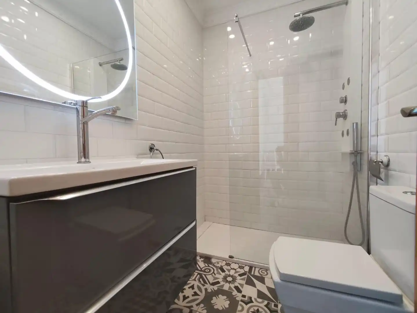 Badezimmer von Wohnung zur Miete in Valencia mit Klimaanlage, Möbliert und Balkon