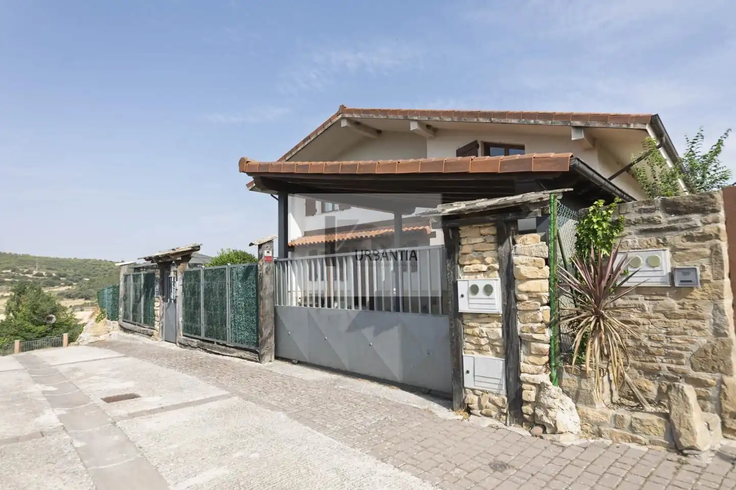 Vista exterior de Casa o xalet en venda en Olóriz / Oloritz amb Aire condicionat, Calefacció i Jardí privat