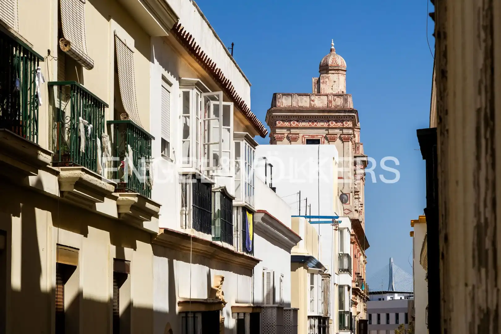 Vista exterior de Piso en venta en Cádiz con Calefacción, Amueblado y Balcón