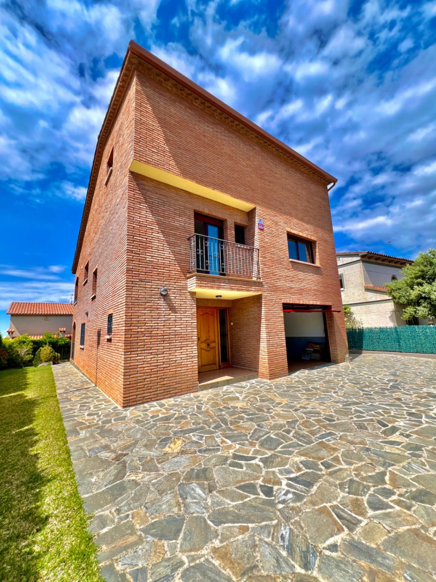 Vista exterior de Casa o xalet en venda en El Vendrell amb Aire condicionat, Calefacció i Jardí privat