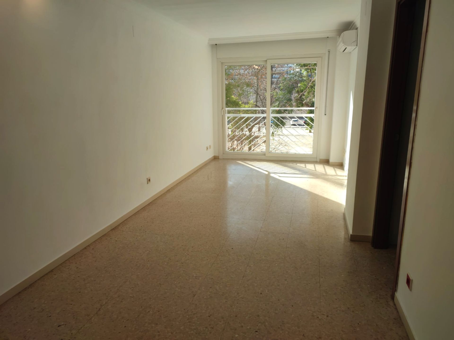 Flat for sale in Sant Adrià de Besòs  with Air Conditioner, Oven and Alarm
