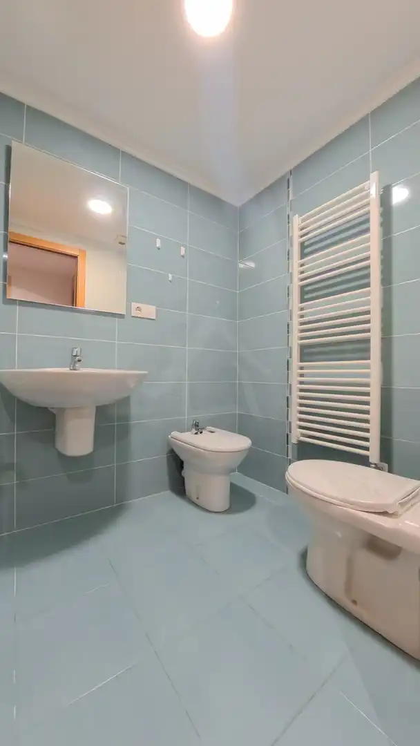 Baño de Piso en venta en Lardero con Calefacción, Jardín privado y Parquet