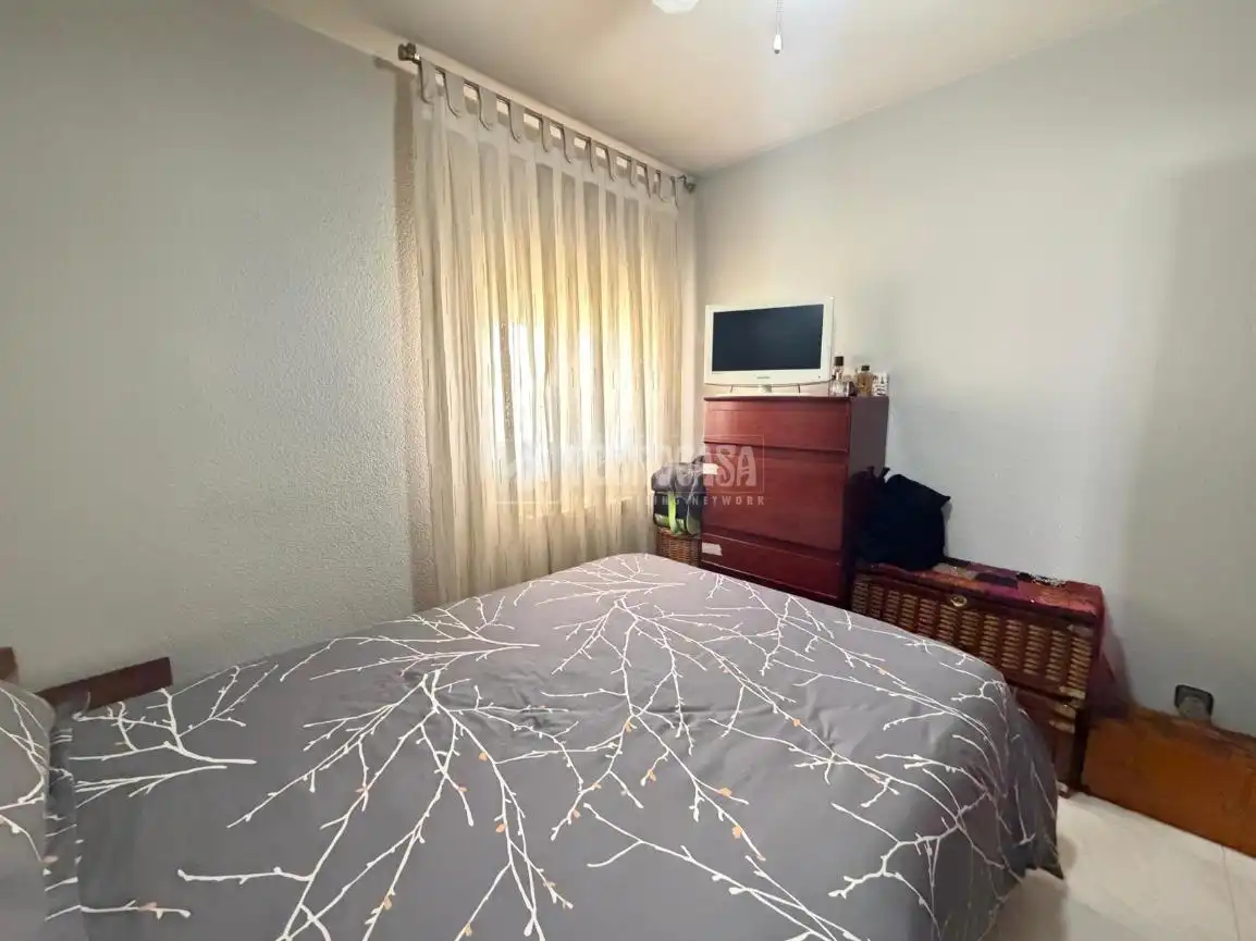 Bedroom of Flat for sale in Madrid  with Air Conditioner, Heating and Balcony