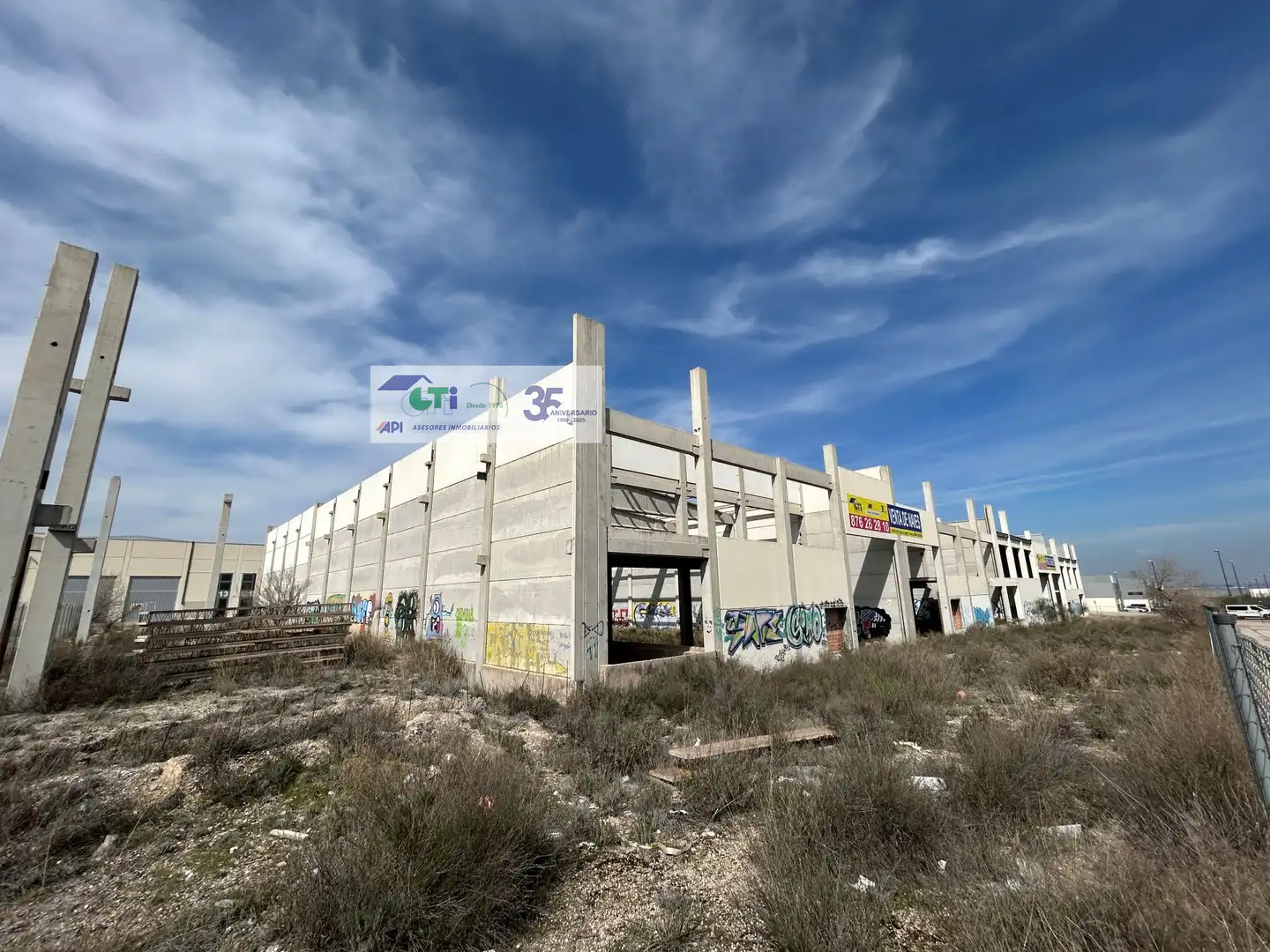 Außenansicht von Fabrikhallen zum Verkauf in Zaragoza
