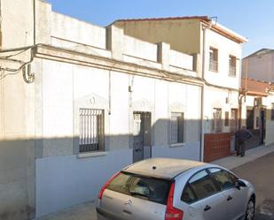 Vista exterior de Casa adosada en venda en Puertollano amb Aire condicionat i Calefacció