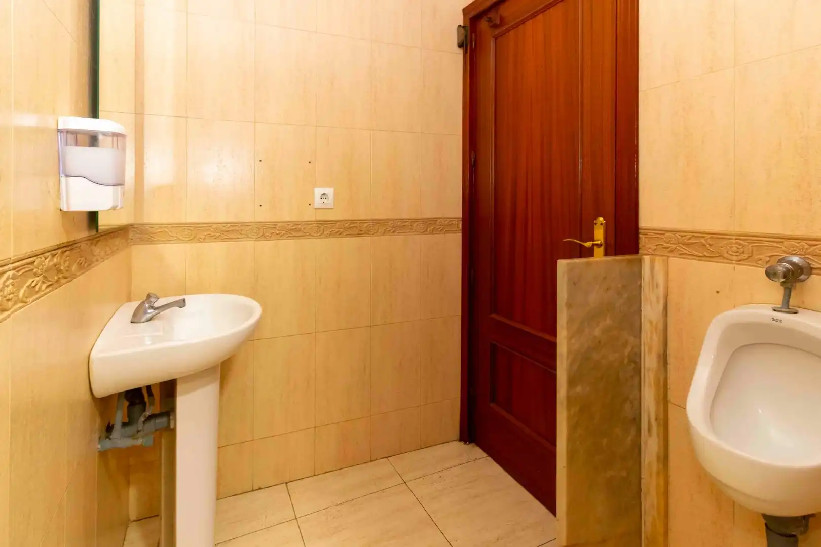 Baño de Local en venta en Badajoz con Aire acondicionado, Terraza y Amueblado
