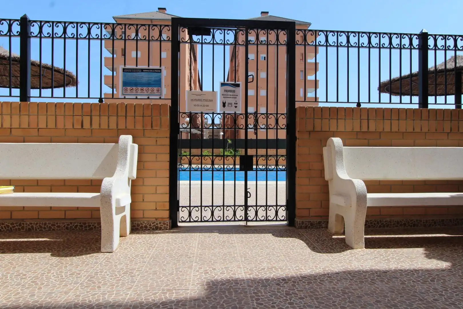 Piscina de Apartament de lloguer en Cabanes amb Piscina comunitària