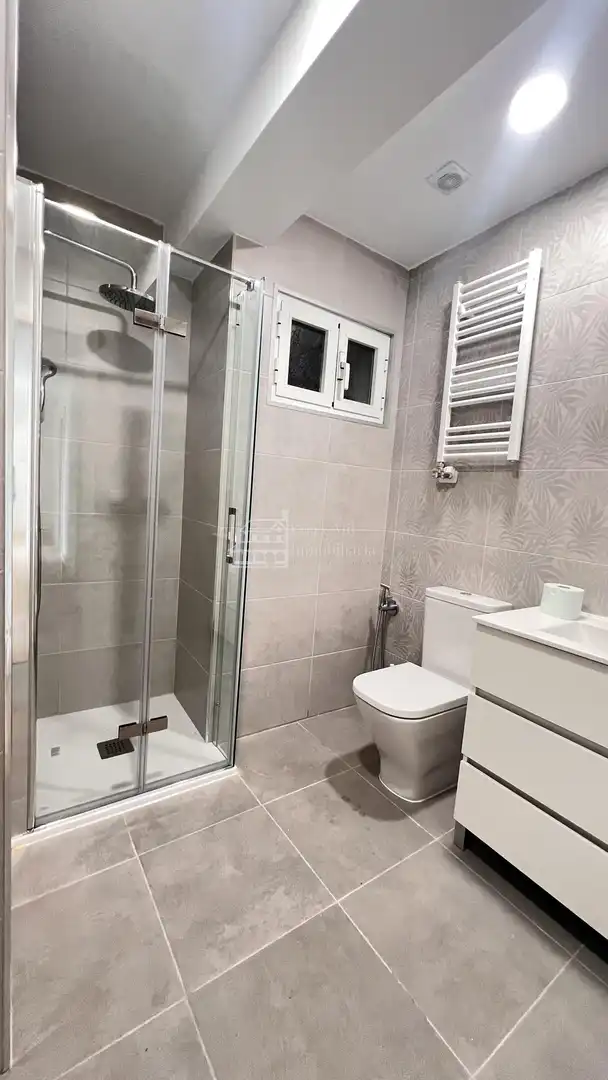 Badezimmer von Wohnung zur Miete in Salamanca mit Heizung, Terrasse und Balkon