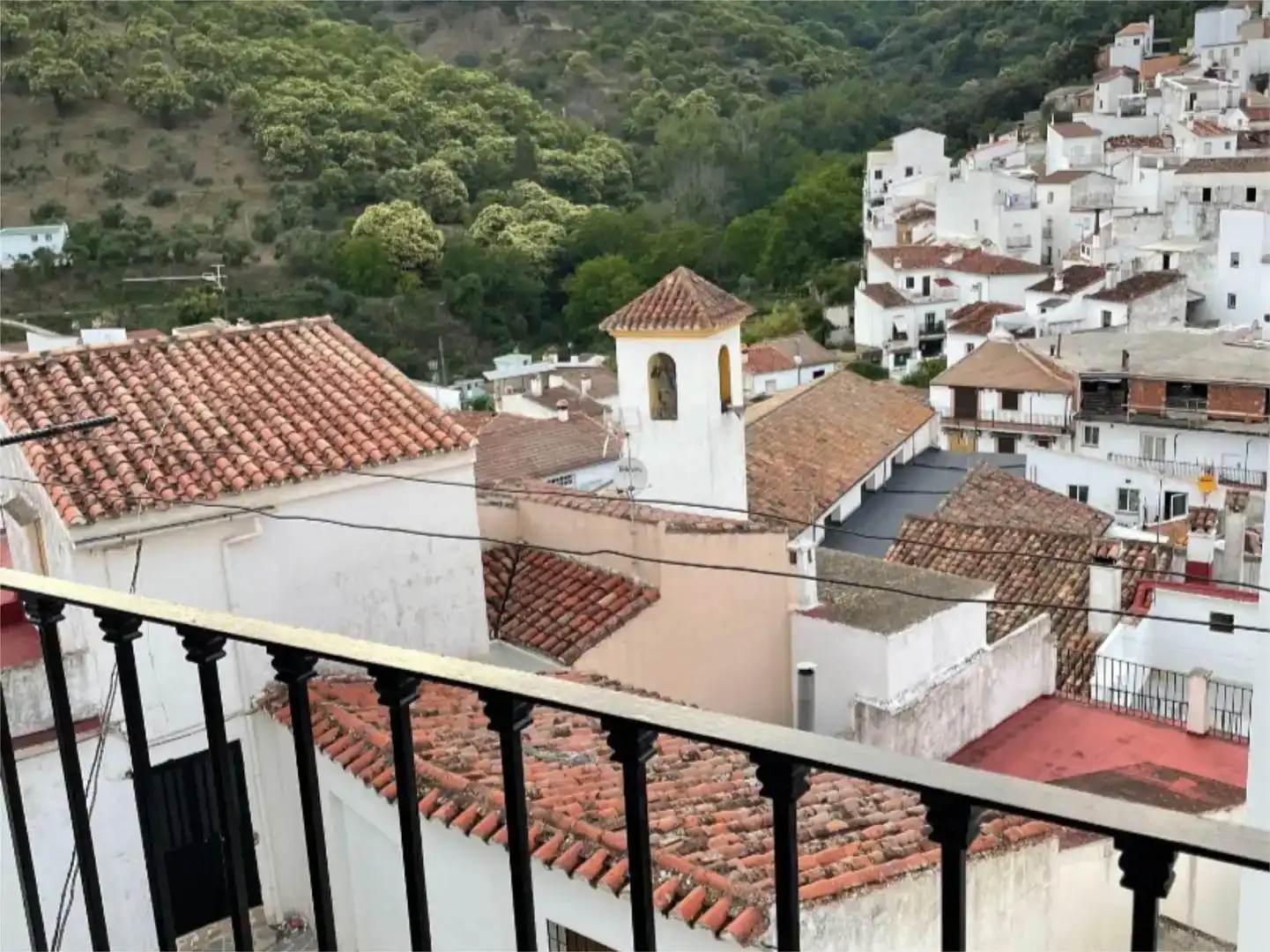 Vista exterior de Casa adosada en venda en Igualeja amb Traster, Moblat i Balcó