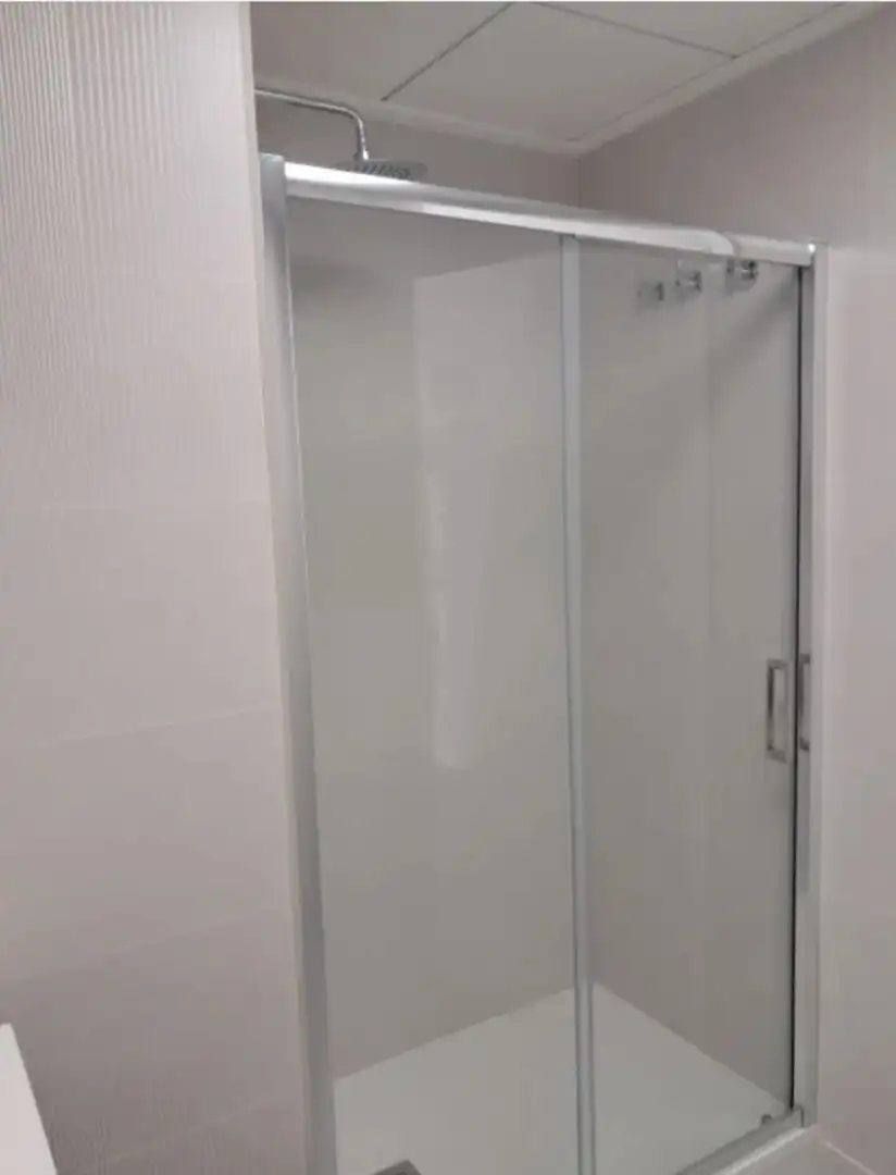 Bany de Pis de lloguer en Elche / Elx amb Aire condicionat, Calefacció i Balcó