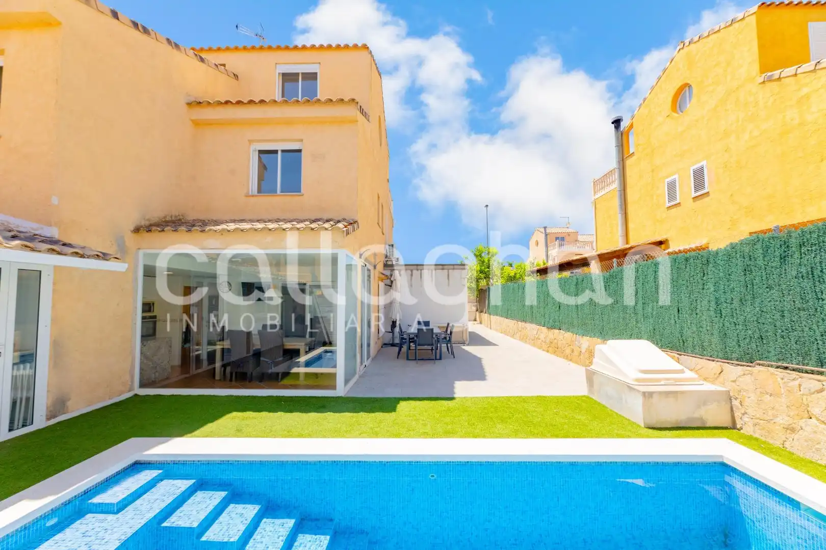 Piscina de Casa adosada en venda en La Pobla de Vallbona amb Aire condicionat, Jardí privat i Terrassa