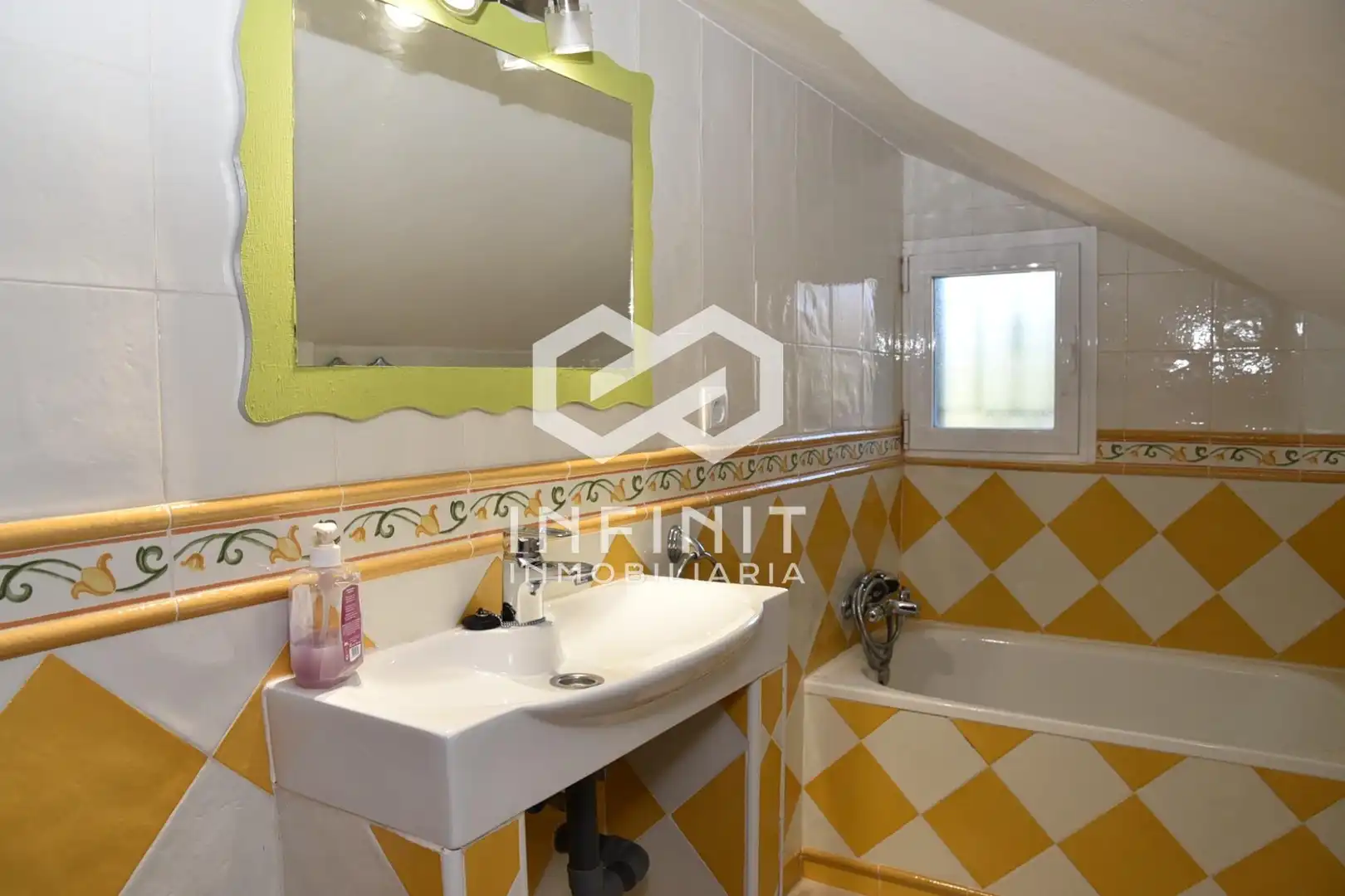 Bathroom of Houses for sale in Ribatejada, Madrid