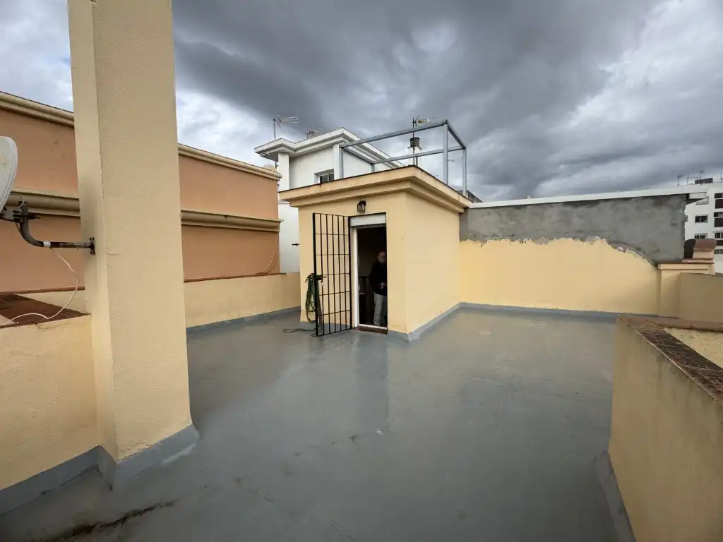 Außenansicht von Haus oder Chalet zum Verkauf in Algeciras mit Ofen und Waschmaschine