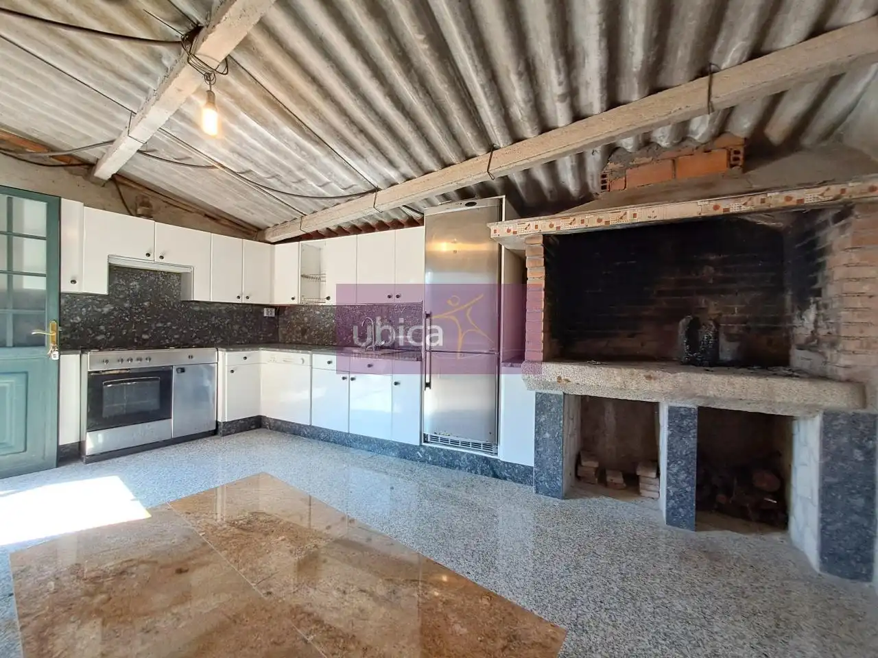 Küche von Haus oder Chalet zum Verkauf in Tui mit Heizung, Privatgarten und Terrasse