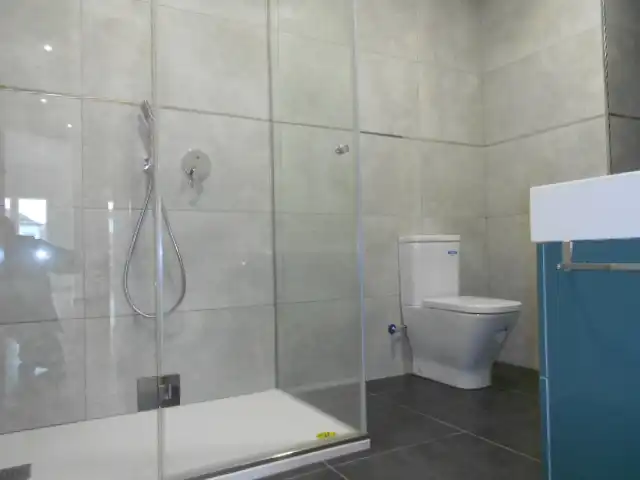 Bany de Pis de lloguer en Santiago de Compostela  amb Calefacció, Moblat i Forn