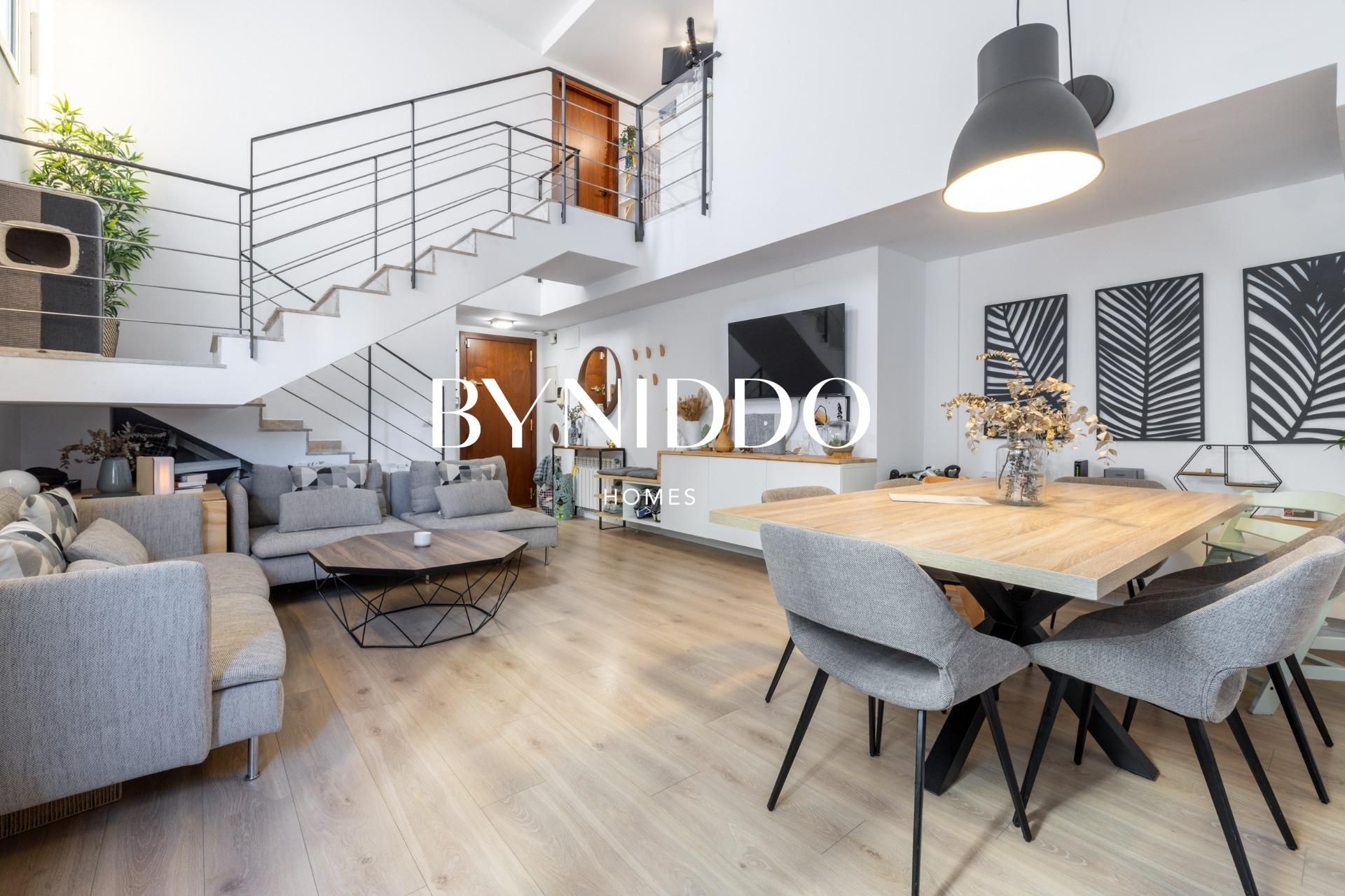 Sala d'estar de Dúplex en venda en Cerdanyola del Vallès amb Calefacció i Parquet