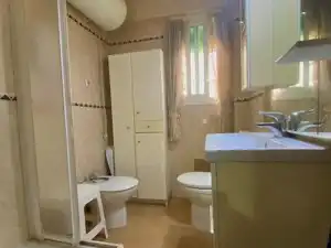 Bathroom of Flat for sale in Valencia  with Air Conditioner, Furnished and Oven