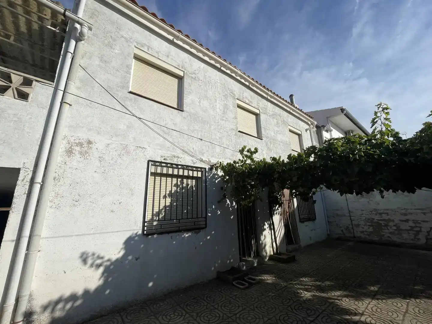 Vista exterior de Casa adosada en venda en Viso del Marqués amb Traster, Moblat i Balcó