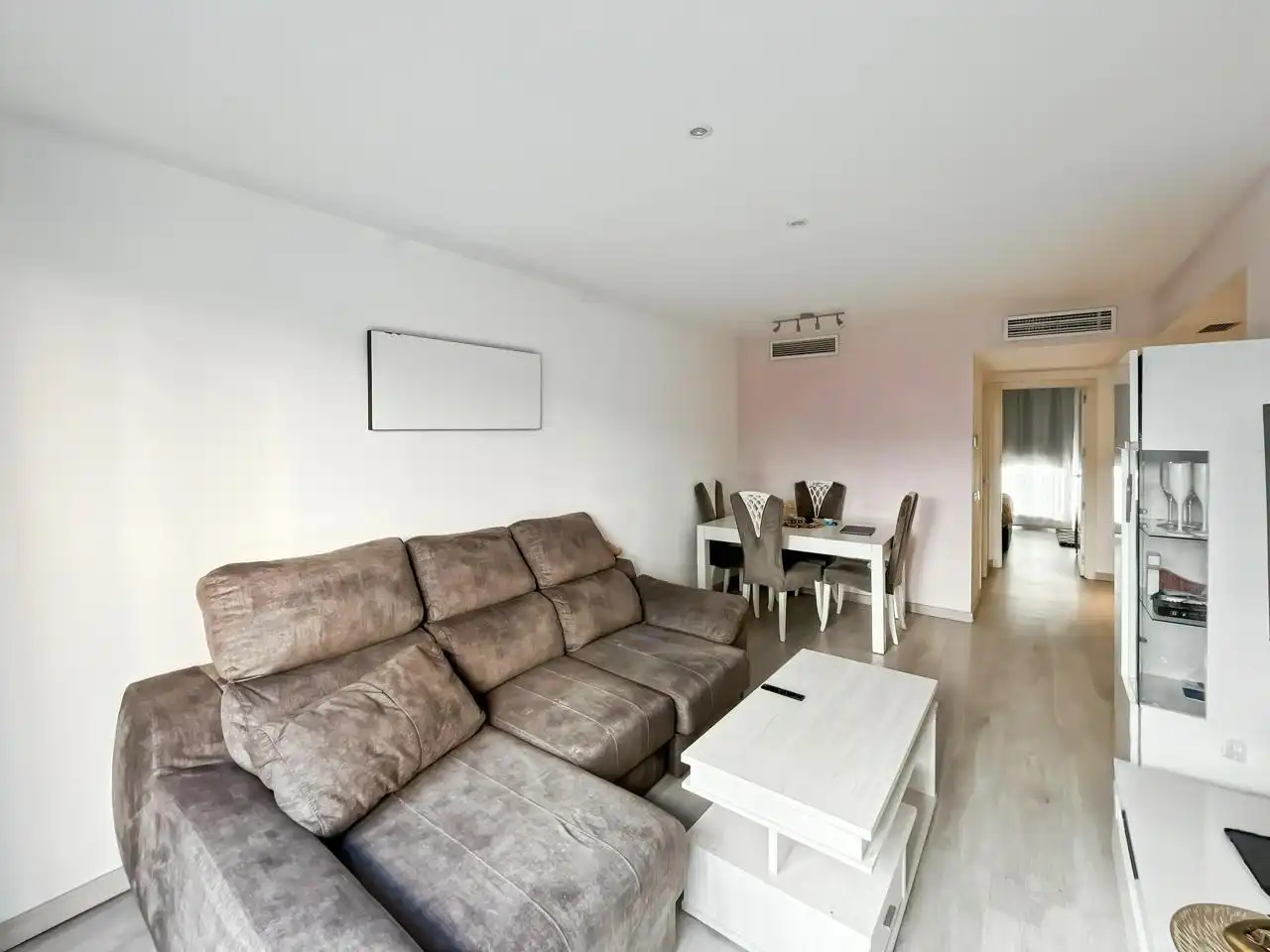 Living room of Flat for sale in Madrid  with Air Conditioner, Heating and Storage room