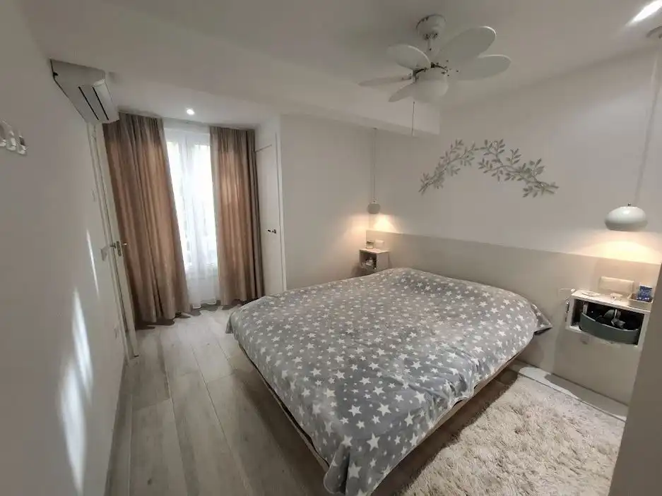 Habitación de Apartamento en venta en Marbella con Jardín privado, Amueblado y Alarma