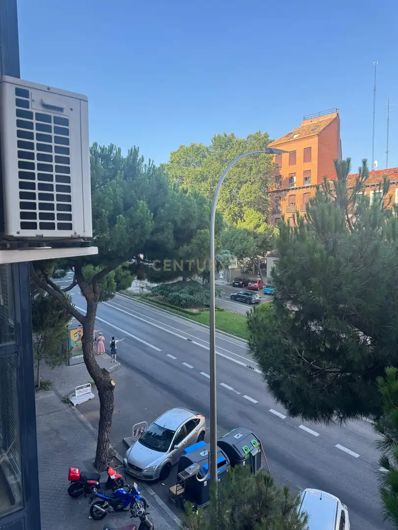Vista exterior de Pis de lloguer en Madrid amb Aire condicionat