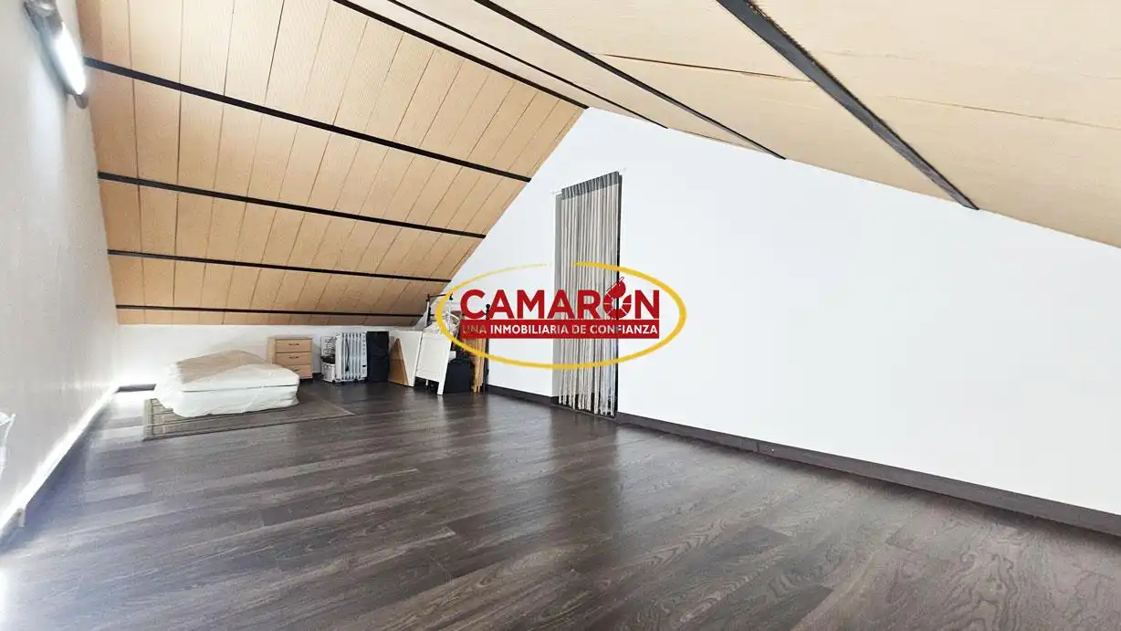 Casa adosada en venta en La Puebla del Río con Trastero y Amueblado
