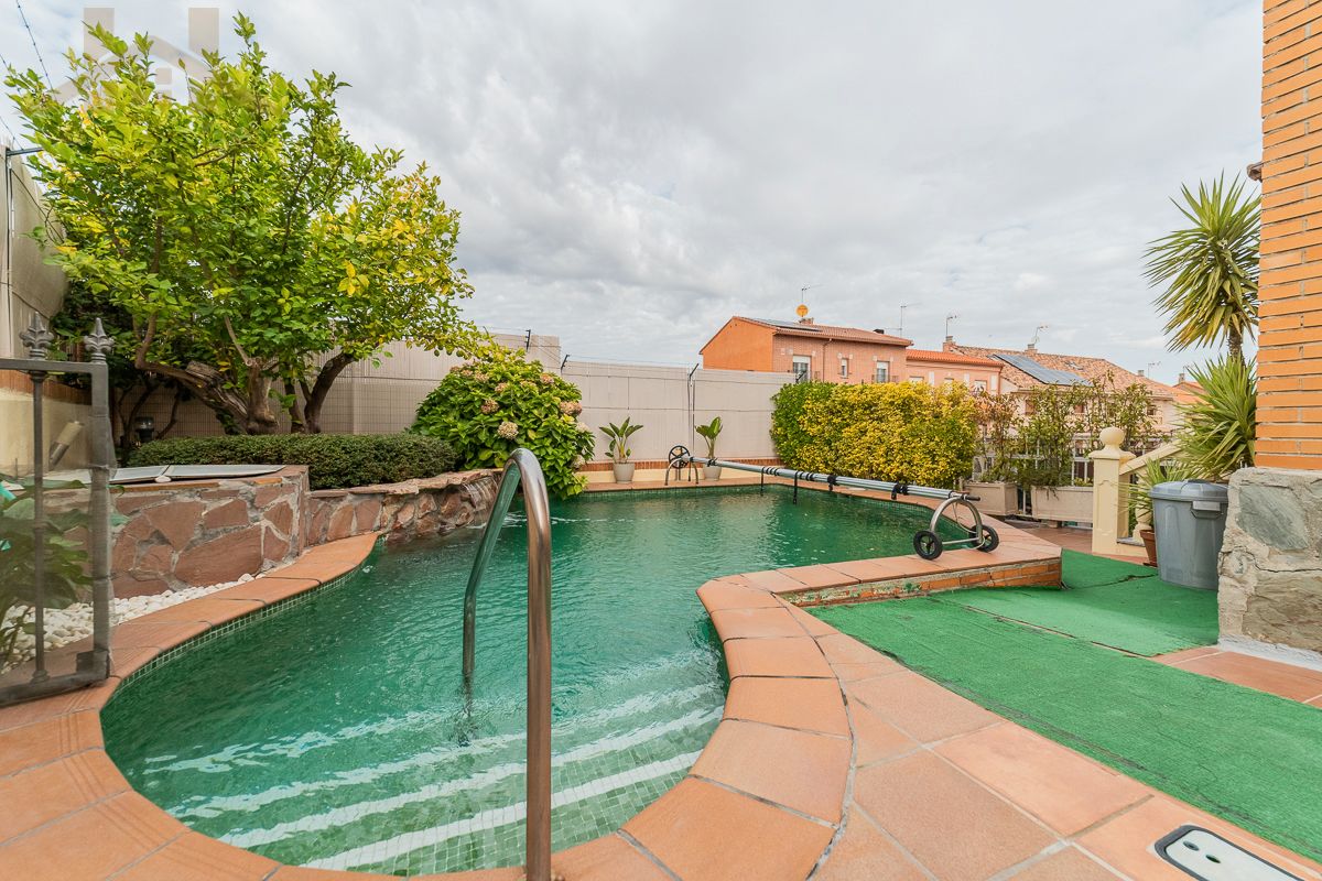 Swimming pool of House or chalet for sale in Navalcarnero  with Air Conditioner, Heating and Private garden