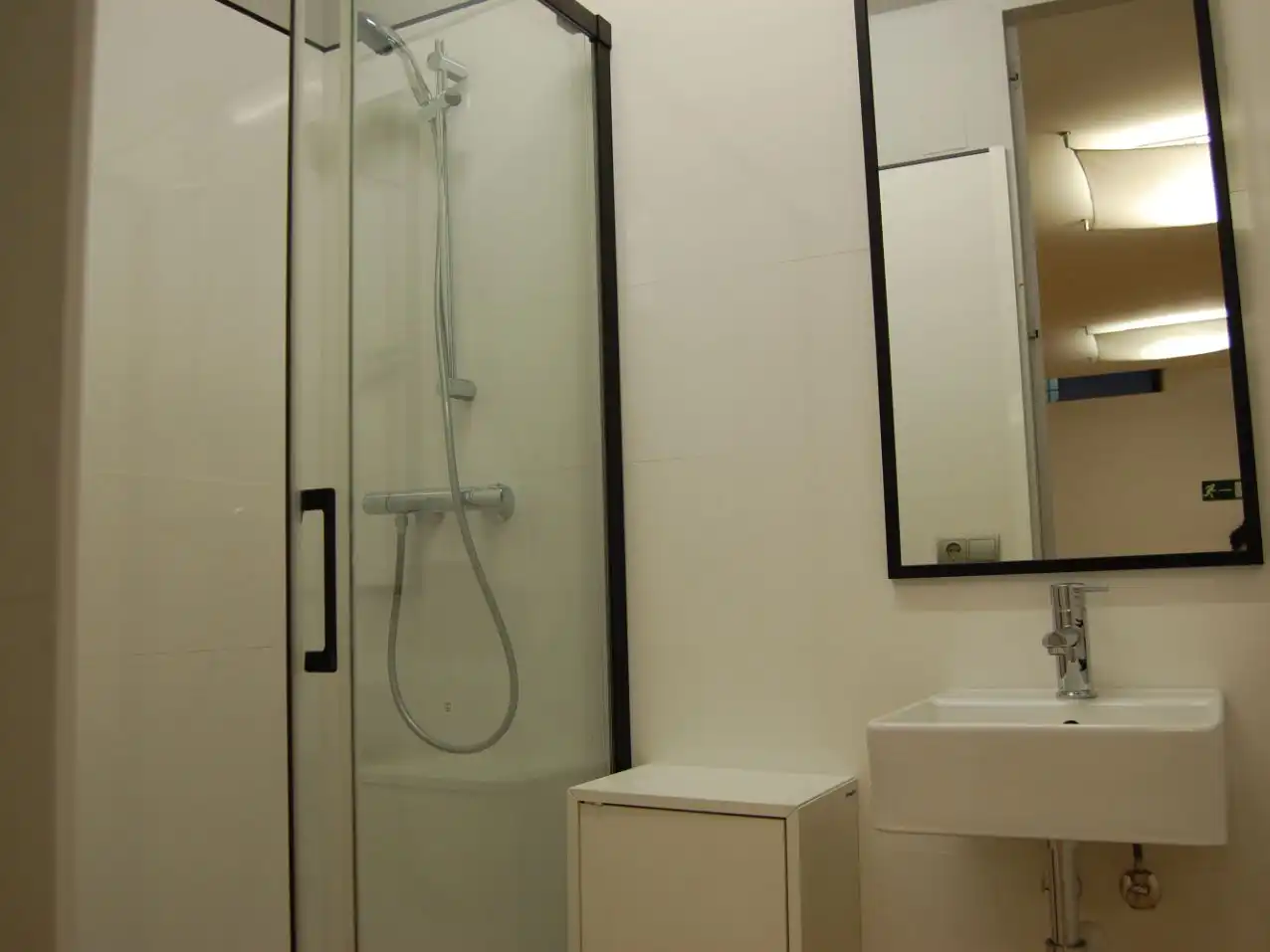 Bathroom of Office for rent in Madrid  with Air Conditioner and Heating
