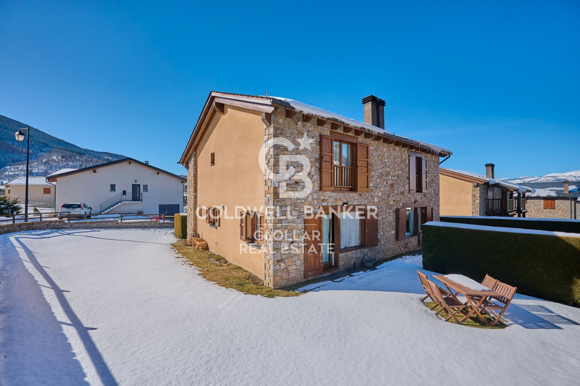 Vista exterior de Casa adosada en venta en Err con Calefacción, Jardín privado y Parquet