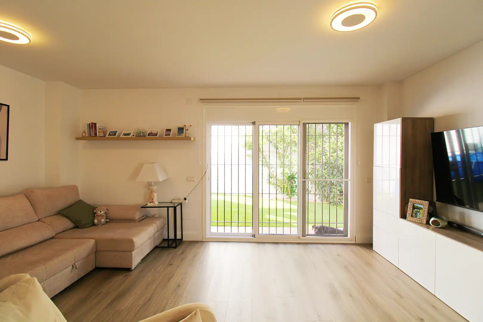 Sala de estar de Casa adosada en venta en Alhaurín de la Torre con Aire acondicionado, Jardín privado y Terraza